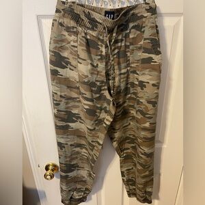 GAP Women’s Camo Pants/Joggers with Drawstring